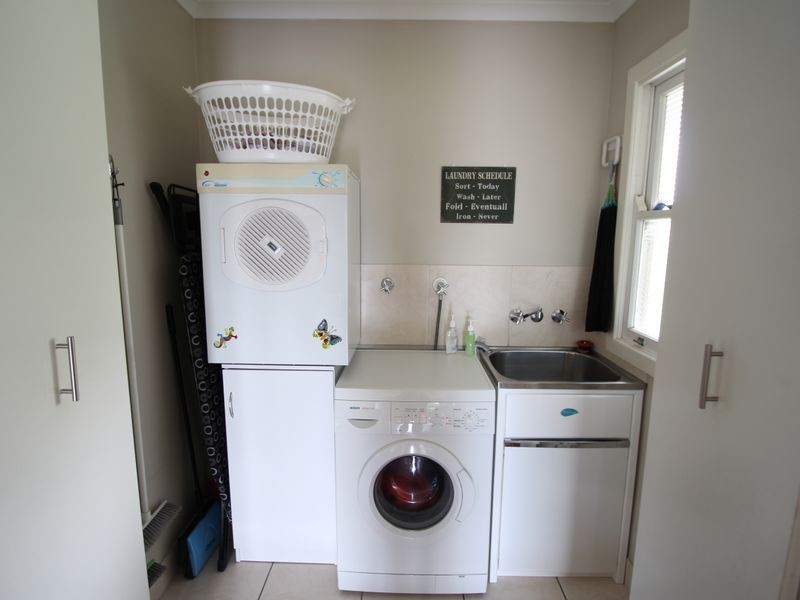 10 Pryde Street, Esk QLD 4312