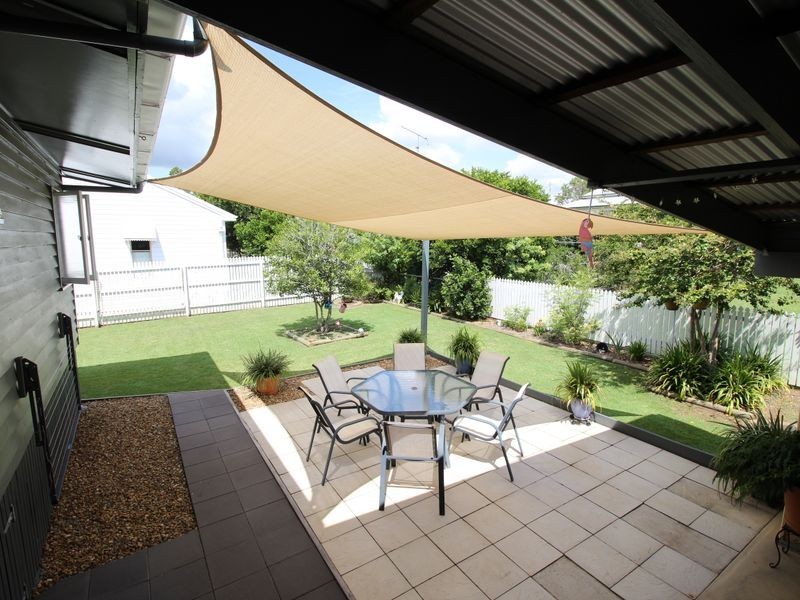 10 Pryde Street, Esk QLD 4312