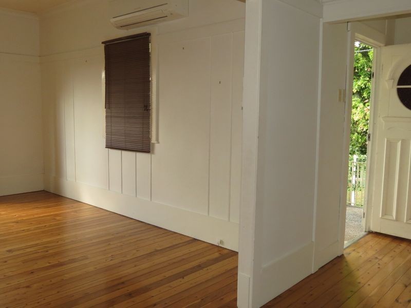 24 South Street, Esk QLD 4312