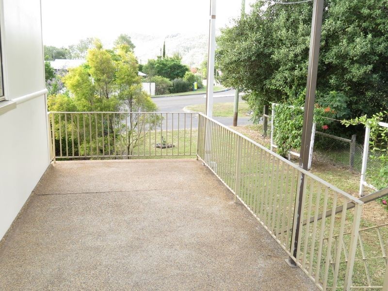 24 South Street, Esk QLD 4312