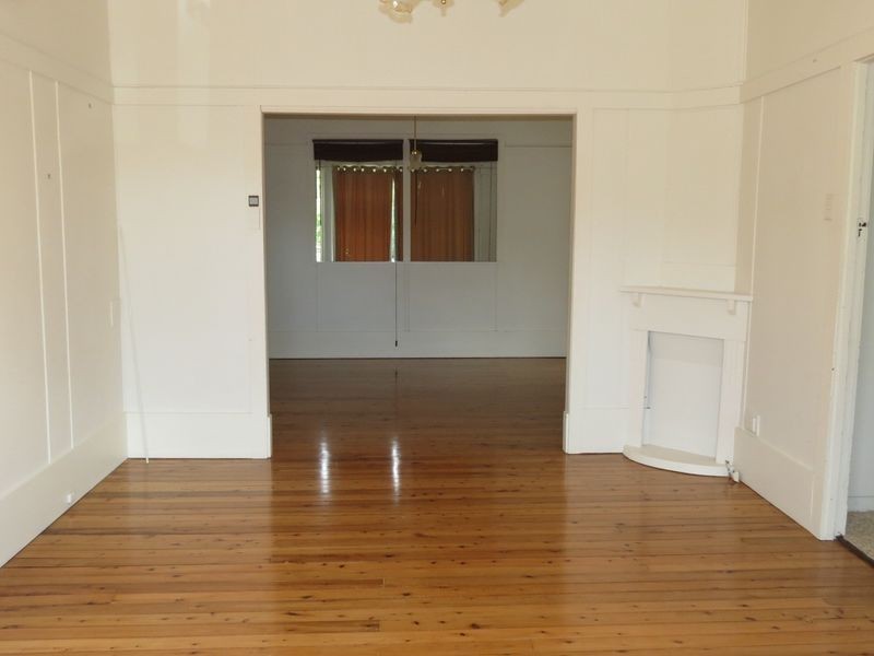 24 South Street, Esk QLD 4312