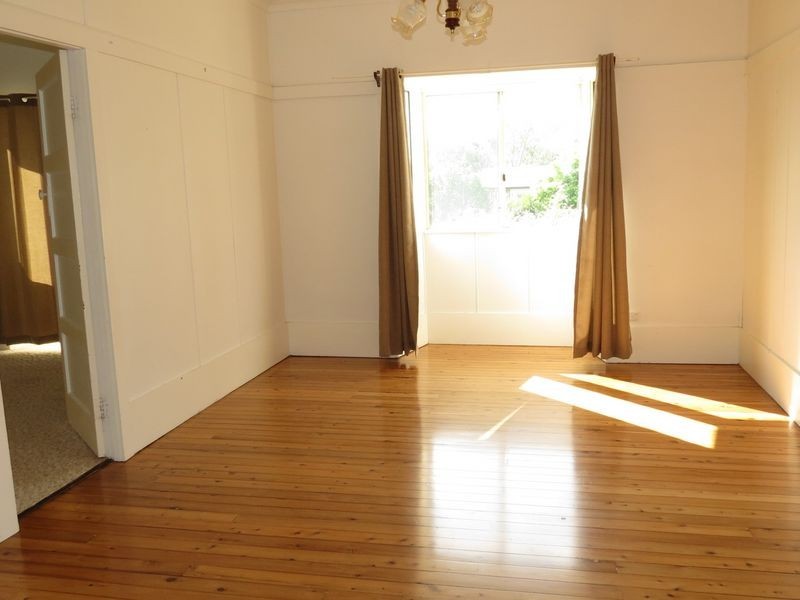 24 South Street, Esk QLD 4312