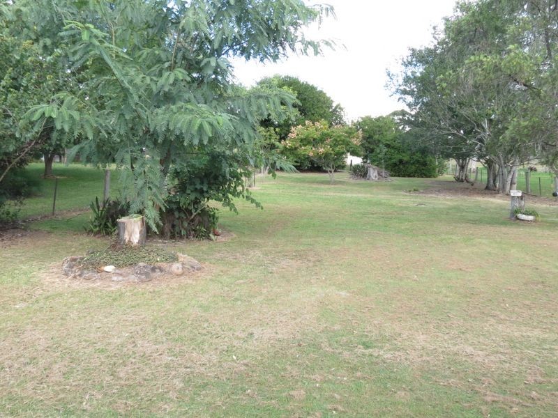 24 South Street, Esk QLD 4312