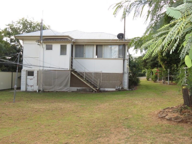 24 South Street, Esk QLD 4312