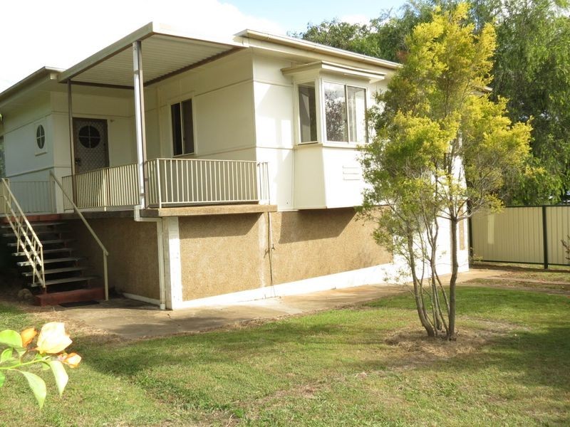 24 South Street, Esk QLD 4312