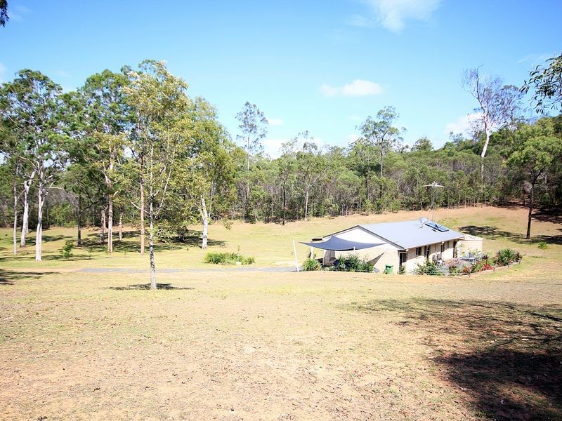 124 Cambridge Drive, Mount Hallen QLD 4312