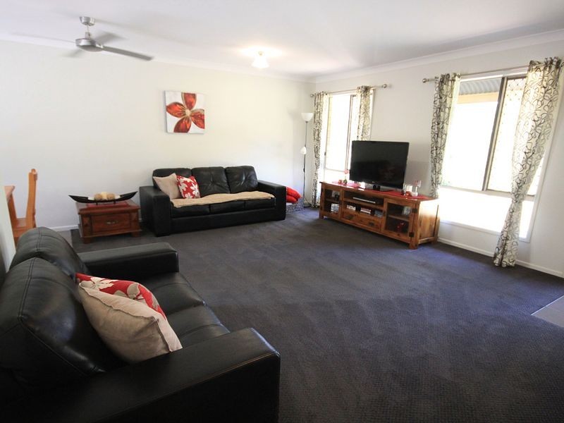 124 Cambridge Drive, Mount Hallen QLD 4312