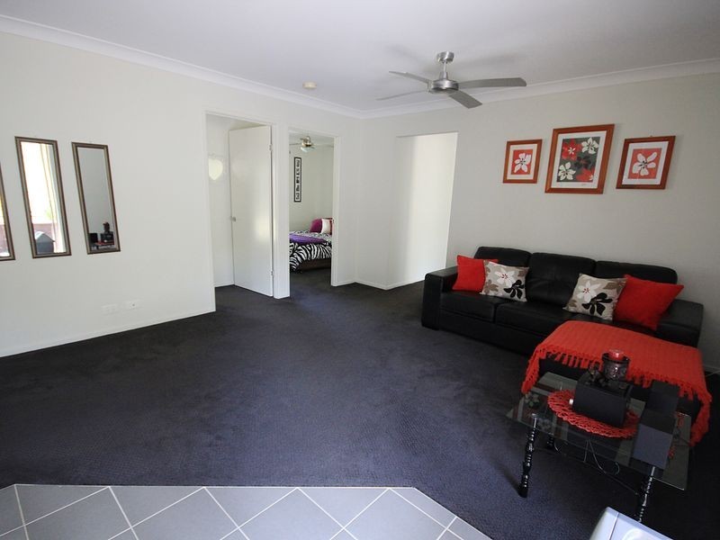 124 Cambridge Drive, Mount Hallen QLD 4312