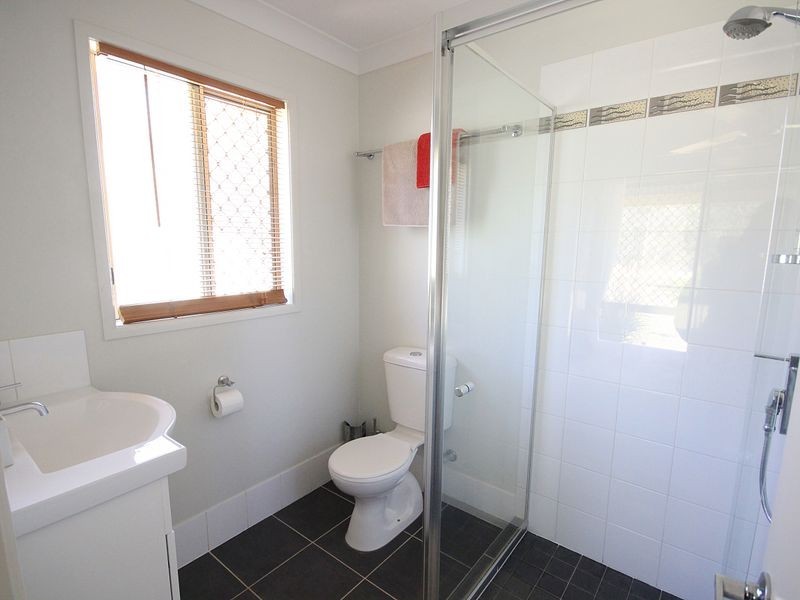 124 Cambridge Drive, Mount Hallen QLD 4312