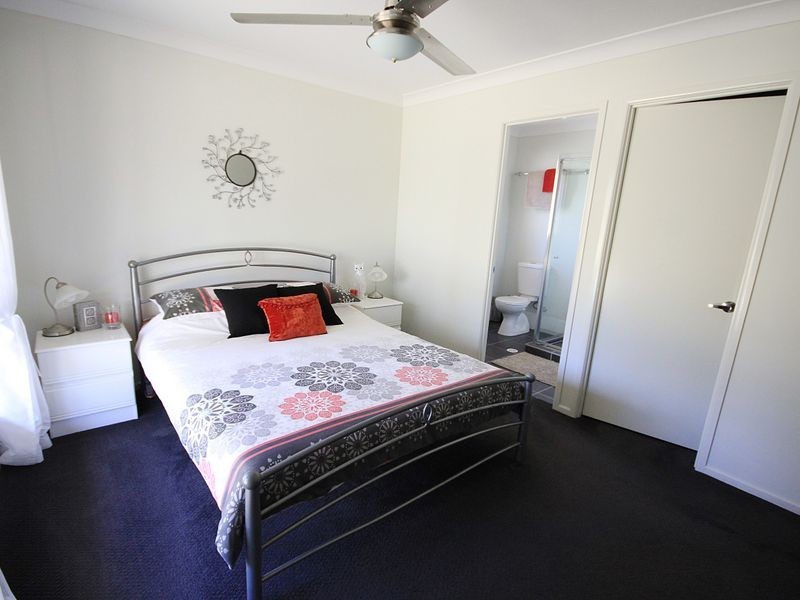 124 Cambridge Drive, Mount Hallen QLD 4312