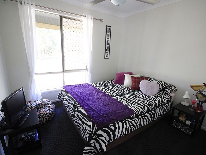 124 Cambridge Drive, Mount Hallen QLD 4312