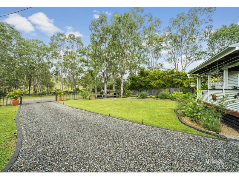 25 Burrows Street, Moore QLD 4306