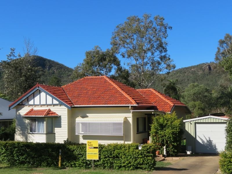 30 Richard Street, Esk QLD 4312