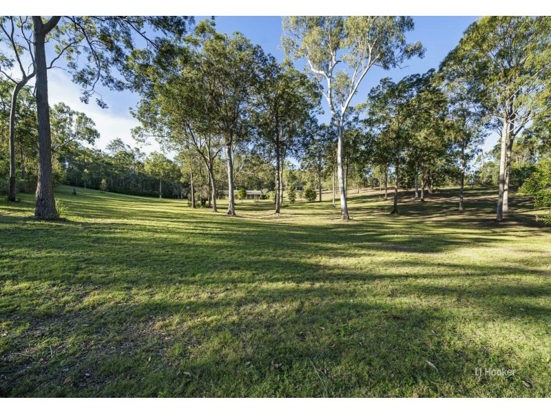 124 Cambridge Drive, Mount Hallen QLD 4312