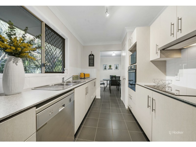 124 Cambridge Drive, Mount Hallen QLD 4312