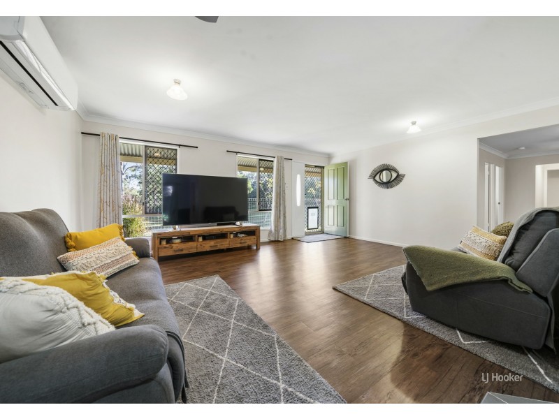 124 Cambridge Drive, Mount Hallen QLD 4312