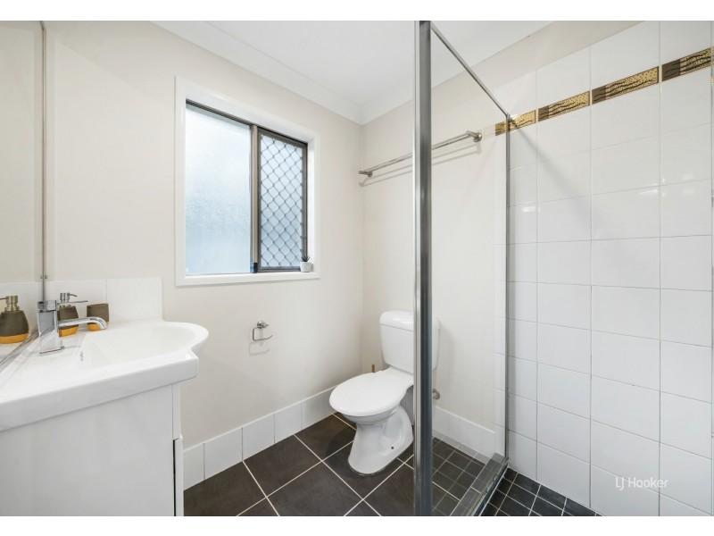 124 Cambridge Drive, Mount Hallen QLD 4312