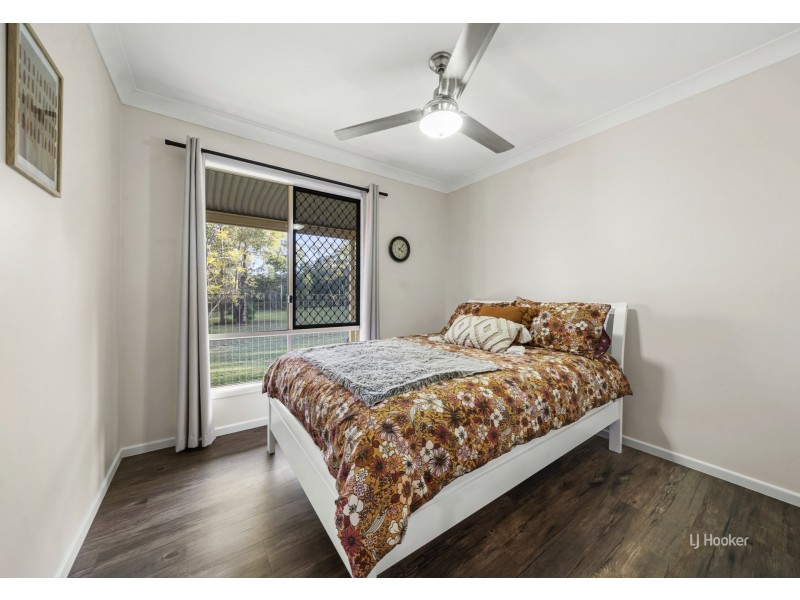 124 Cambridge Drive, Mount Hallen QLD 4312