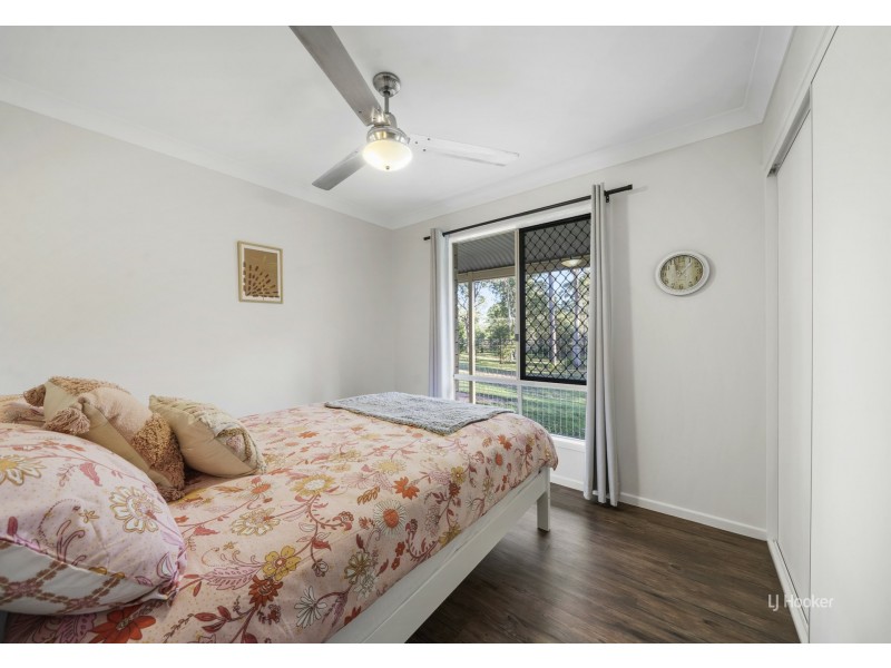 124 Cambridge Drive, Mount Hallen QLD 4312