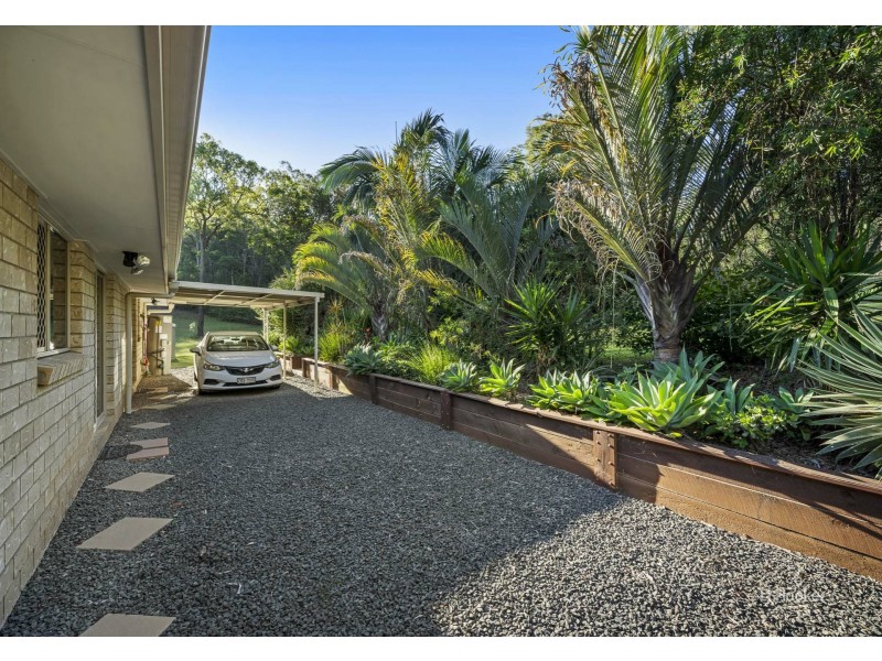 124 Cambridge Drive, Mount Hallen QLD 4312