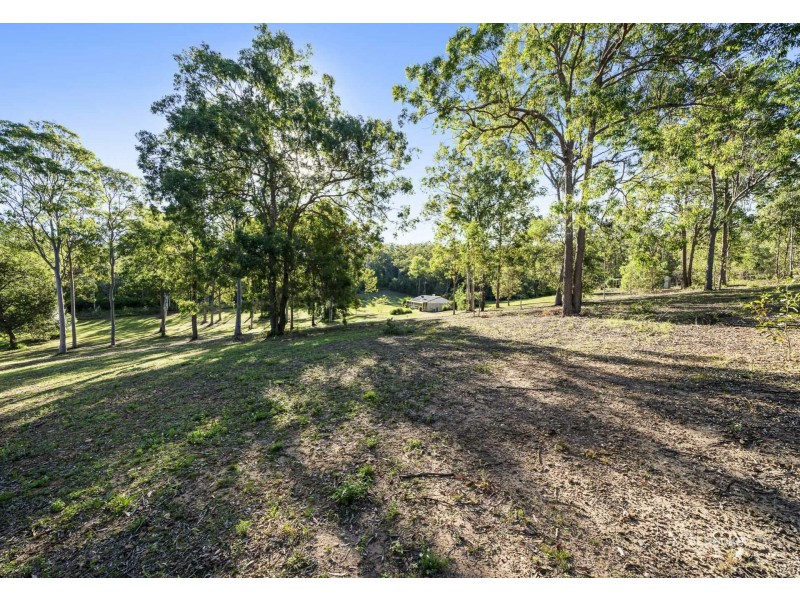 124 Cambridge Drive, Mount Hallen QLD 4312