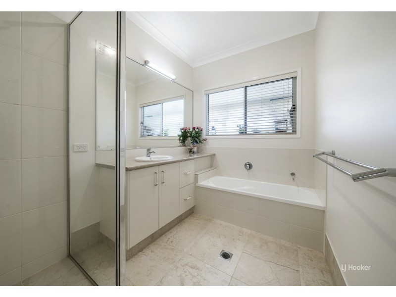 95 Outlook Drive, Esk QLD 4312