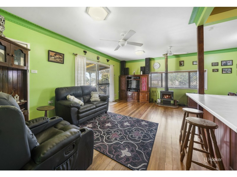 17 Mary Street, Toogoolawah QLD 4313