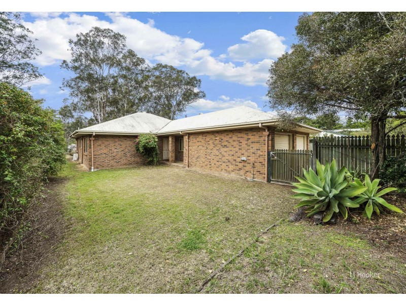 8 Down Street, Esk QLD 4312