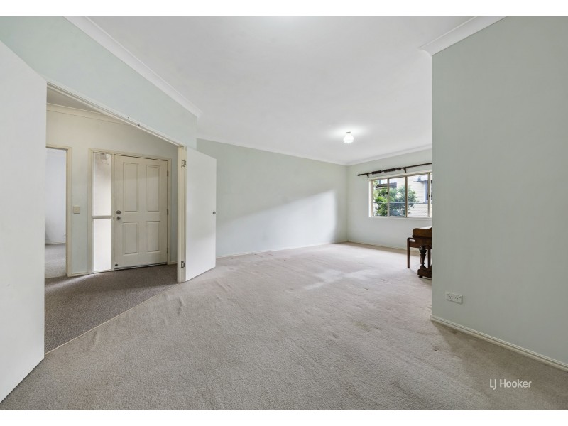 8 Down Street, Esk QLD 4312