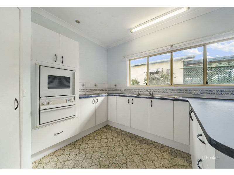 8 Down Street, Esk QLD 4312