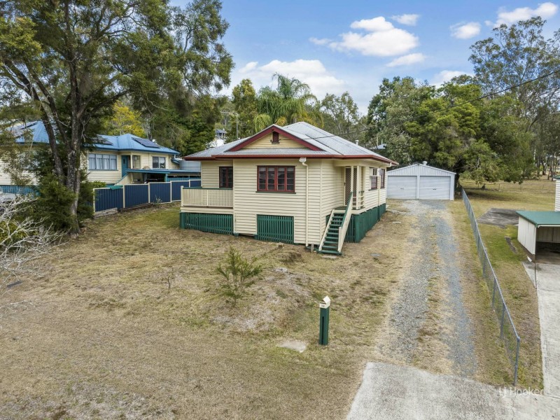 13 Down Street, Esk QLD 4312