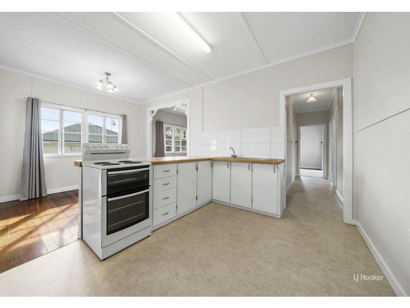 13 Down Street, Esk QLD 4312