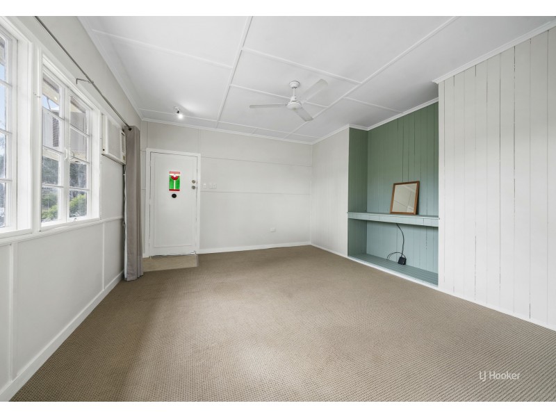 13 Down Street, Esk QLD 4312