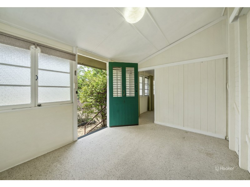 1 Down Street, Esk QLD 4312