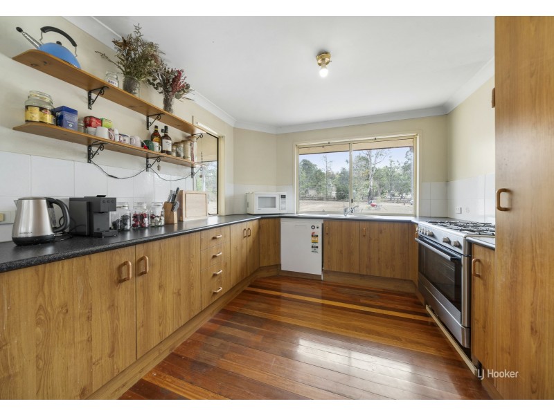 31 Cambridge Drive, Mount Hallen QLD 4312
