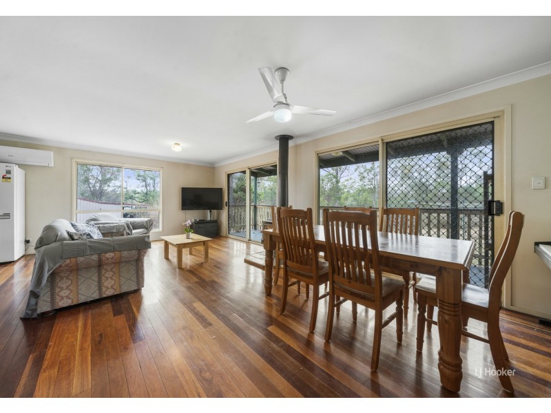 31 Cambridge Drive, Mount Hallen QLD 4312