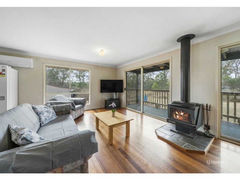 31 Cambridge Drive, Mount Hallen QLD 4312