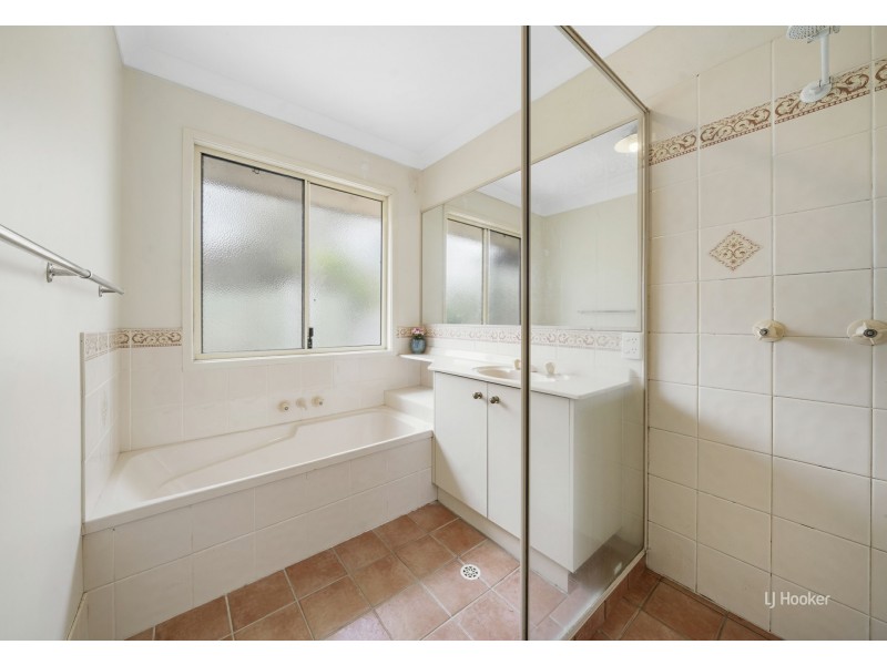 31 Cambridge Drive, Mount Hallen QLD 4312