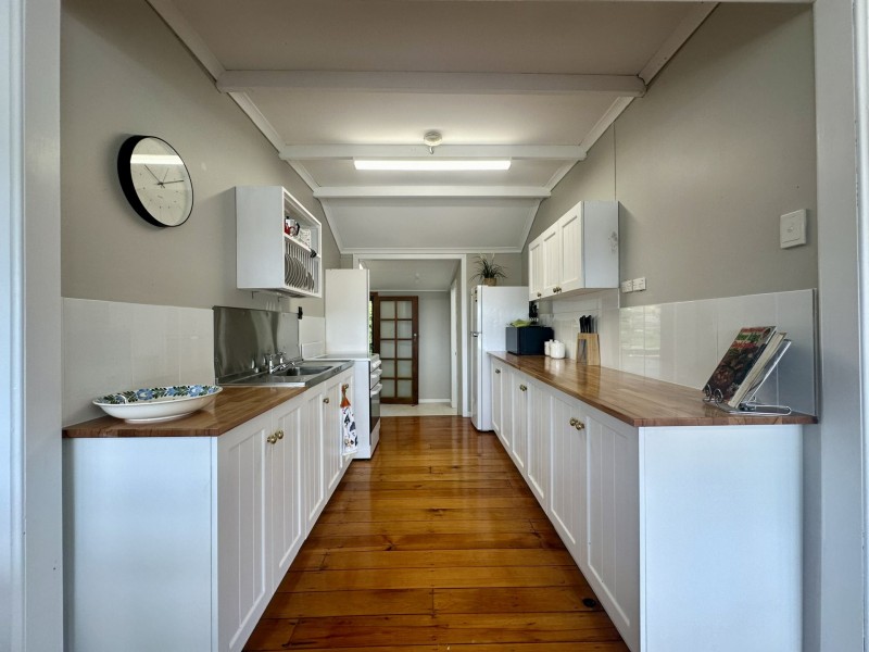 2 Third Avenue, Somerset Dam QLD 4312