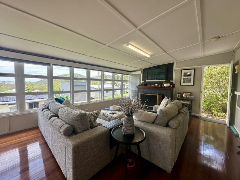 2 Third Avenue, Somerset Dam QLD 4312