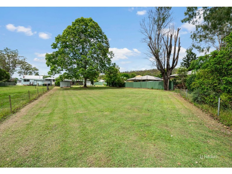 15 Barbour Street, Esk QLD 4312