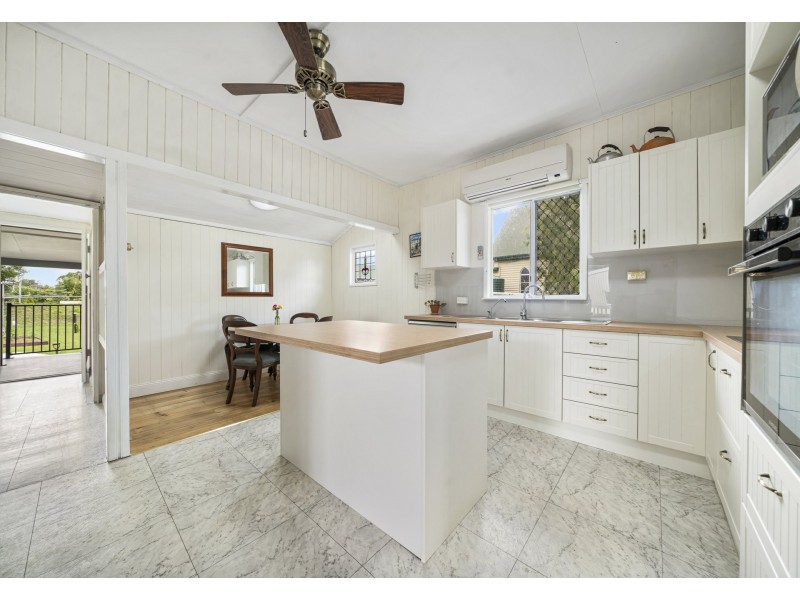 4 Coulson Street, Blackbutt QLD 4306