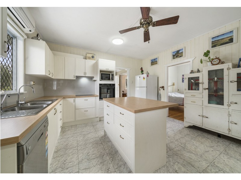 4 Coulson Street, Blackbutt QLD 4306