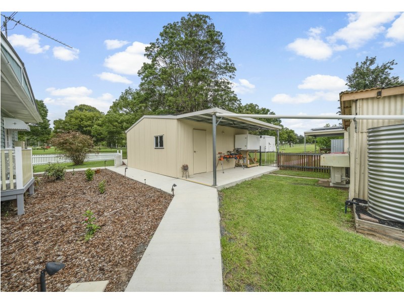 4 Coulson Street, Blackbutt QLD 4306