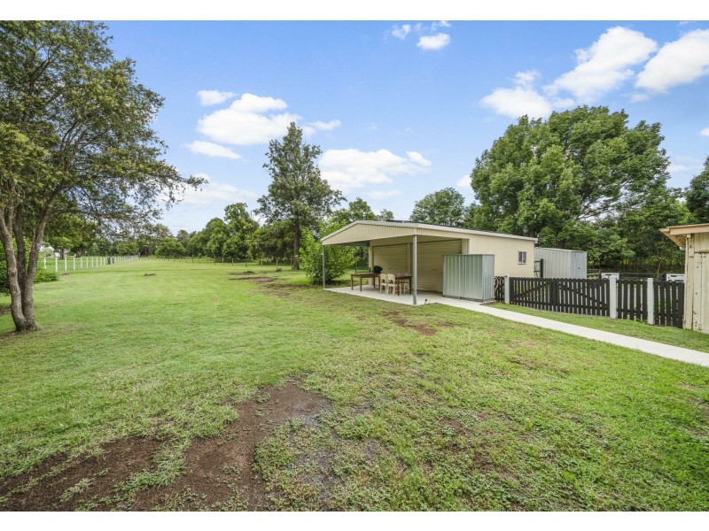 4 Coulson Street, Blackbutt QLD 4306