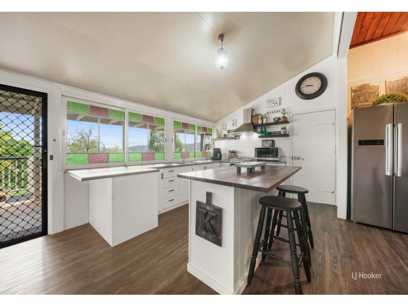 11 Hill Street, Esk QLD 4312