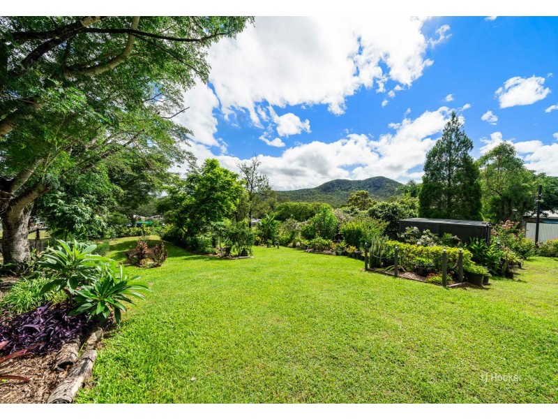 11 Hill Street, Esk QLD 4312