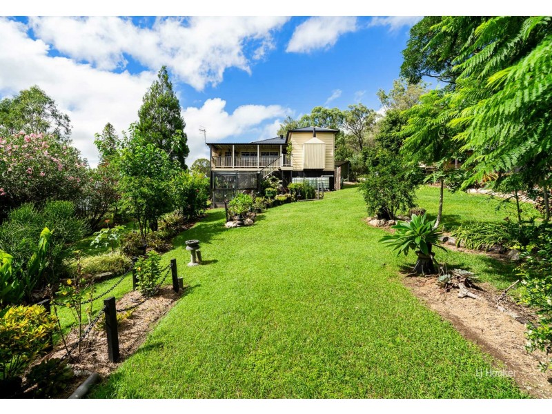 11 Hill Street, Esk QLD 4312