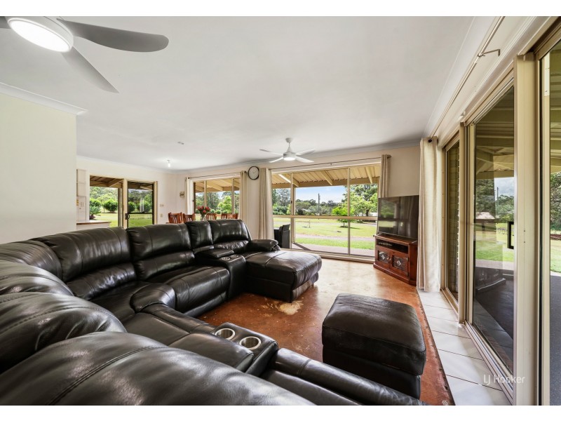 9 Griffin Road, Blackbutt QLD 4306