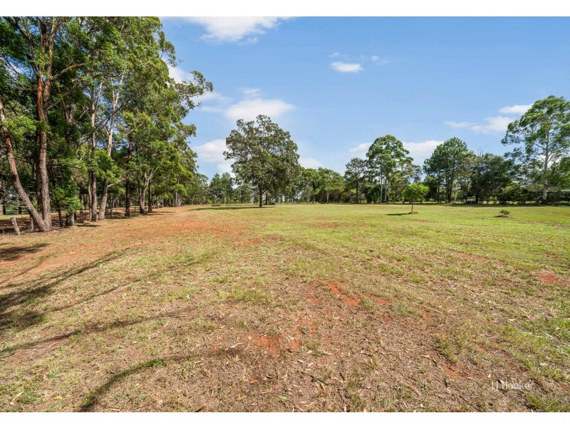 9 Griffin Road, Blackbutt QLD 4306